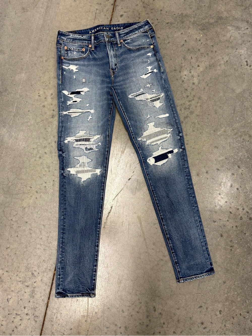 NWOT American Eagle Ripped Skinny Jeans 32x34
